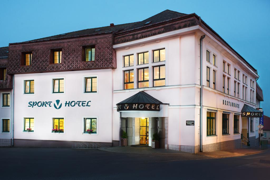 Sport-V-Hotel Hrotovice Eksteriør bilde